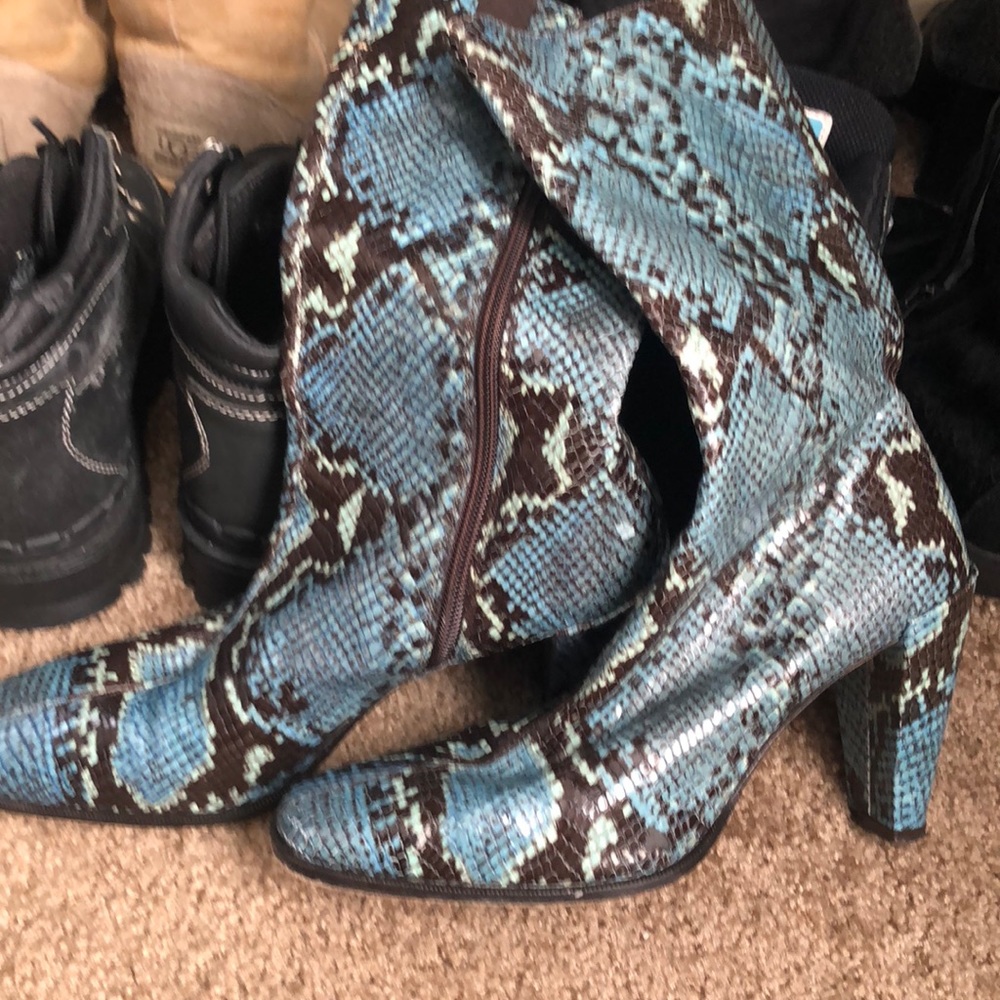 Snake Boots w side zipper